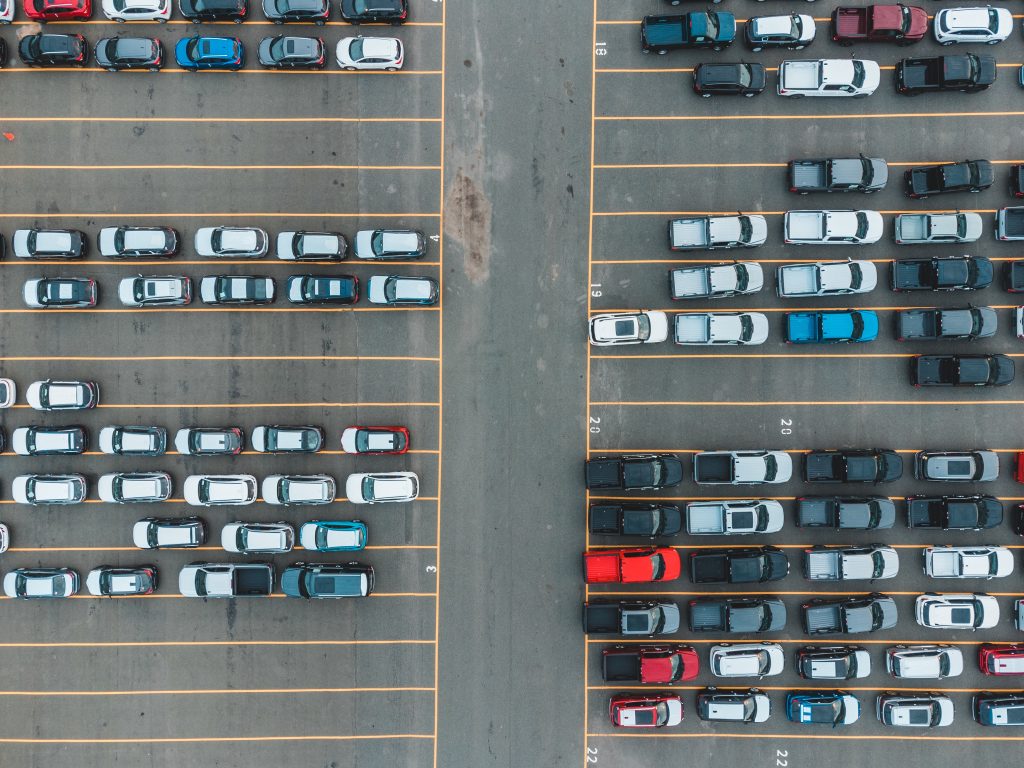 Photo by Erik Mclean: https://www.pexels.com/photo/aerial-view-of-cars-on-the-parking-lot-9083321/

Menerapkan Teknologi Sensor untuk Pengelolaan Parkir yang Lebih Efisien