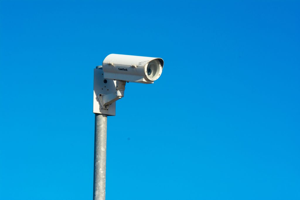 Photo by Jan van der Wolf: https://www.pexels.com/photo/photo-of-a-cctv-camera-against-the-blue-sky-15640038/

Transformasi Peringatan Dini dengan Sistem EWS Cerdas