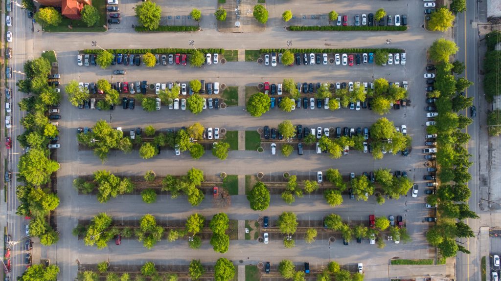 Photo by Kelly    : https://www.pexels.com/photo/top-view-photo-of-cars-on-parking-lot-2655864/

Teknologi di Balik Smart Parking
