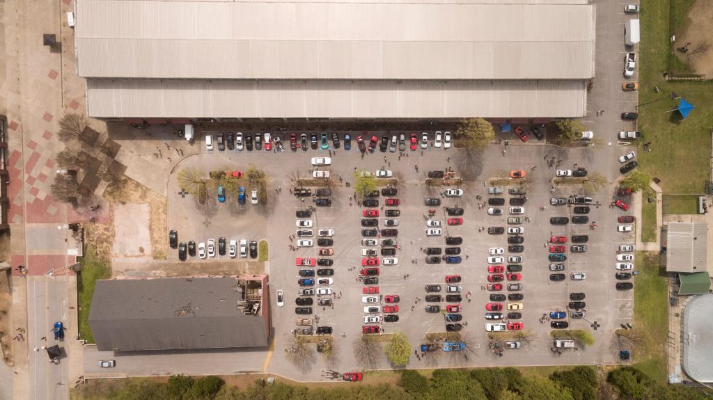Photo by Kelly    : https://www.pexels.com/photo/aerial-view-of-cars-parked-on-a-parking-lot-2868985/

Kesimpulan