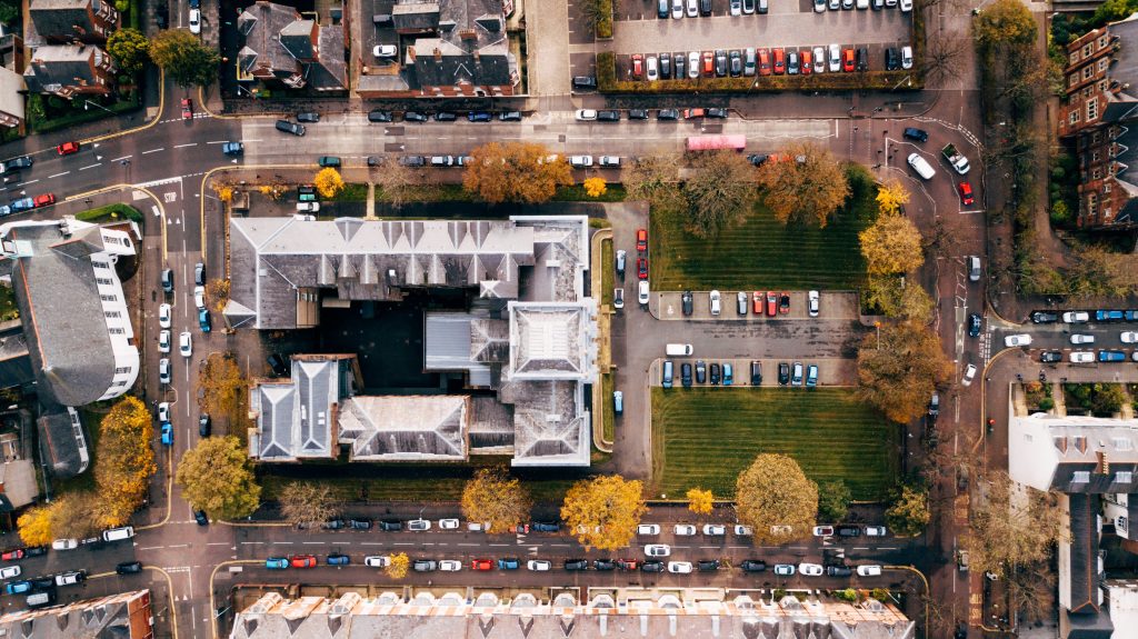 Photo by Kelly from Pexels: https://www.pexels.com/photo/aerial-photography-of-buildings-2869030/

Menghadapi Tantangan Parkir
