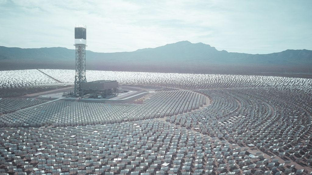 Photo by Kindel Media: https://www.pexels.com/photo/crescent-dunes-solar-energy-project-7527911/

Tantangan Keamanan dalam Jaringan Industri