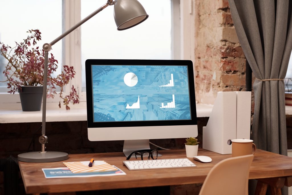 Smart Office: Produktivitas Tinggi di Tempat Kerja
Photo by Mikael Blomkvist: https://www.pexels.com/photo/simple-workspace-at-home-6476587/