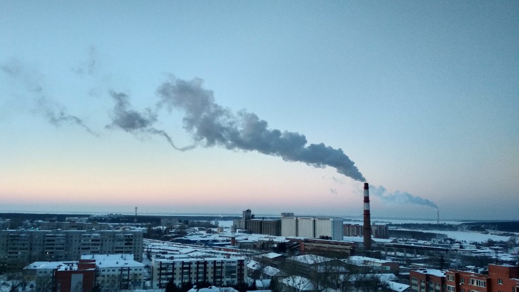 Photo by Natalie Dmay: https://www.pexels.com/photo/city-skyline-under-blue-sky-and-white-clouds-4448326/

Studi Kasus: Peningkatan Efisiensi Produksi di Pabrik Otomotif XYZ