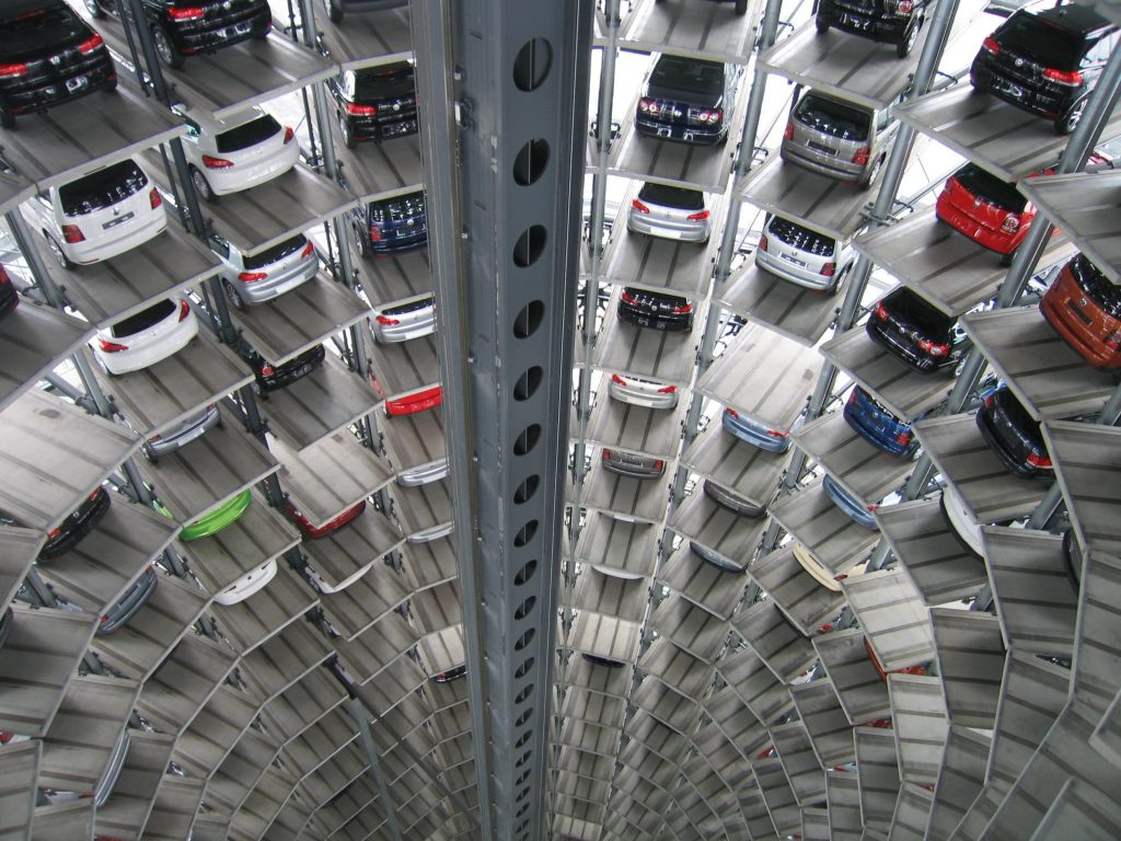 Photo by Pixabay: https://www.pexels.com/photo/vehicles-parked-inside-elevated-parking-lot-63294/

Smart Parking: Meningkatkan Pengalaman Parkir