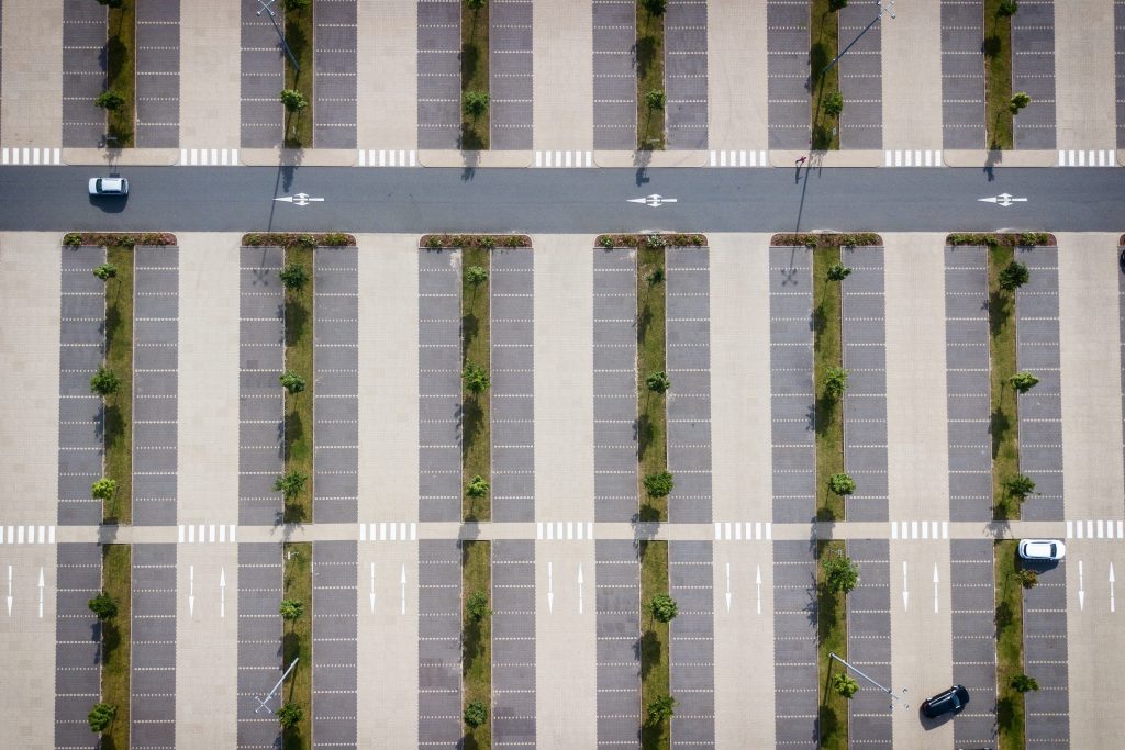 Photo by Stephan Müller: https://www.pexels.com/photo/parking-lot-753865/

Smart Parking: Transformasi Konvensional ke Digital