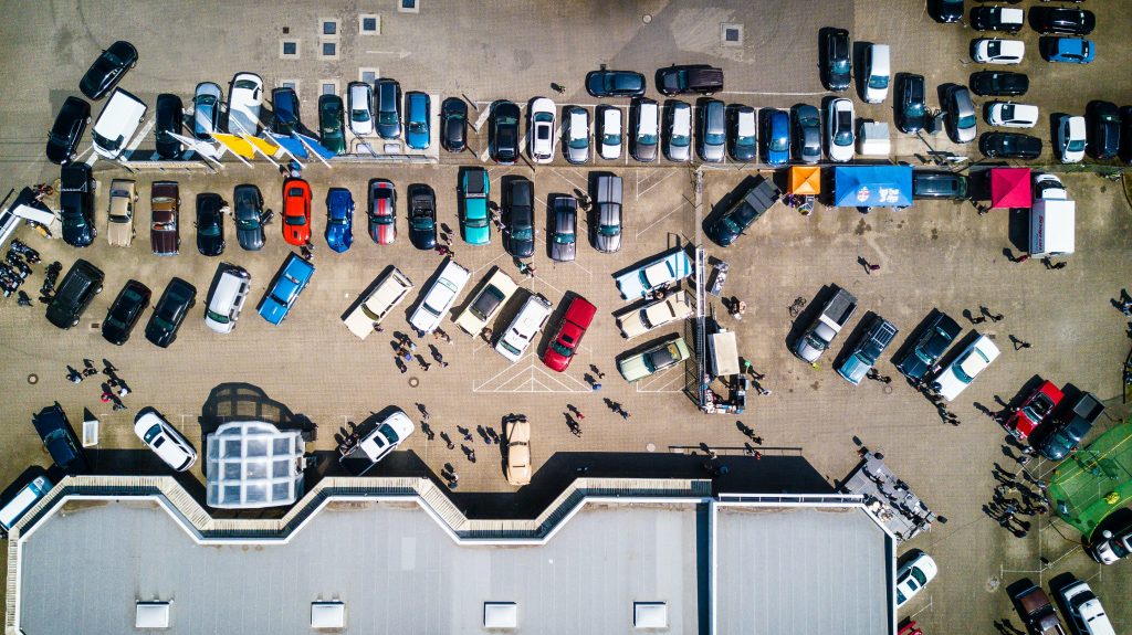Photo by Stephan Müller: https://www.pexels.com/photo/high-angle-photo-of-vehicles-parked-near-building-753876/

Solusi untuk Menangani Tantangan