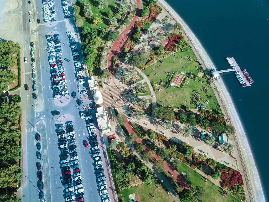 Photo by The Lazy Artist Gallery: https://www.pexels.com/photo/aerial-view-of-parked-vehicles-1645555/

Tantangan dalam Keamanan dan Privasi Sistem Parkir Terhubung