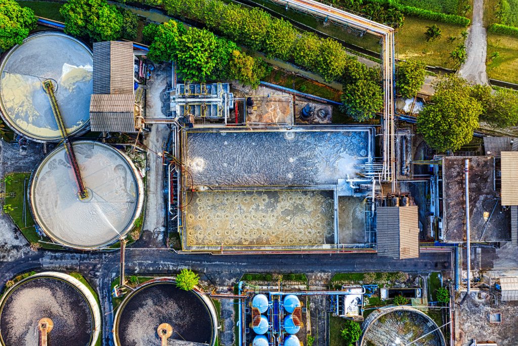 Photo by Tom Fisk: https://www.pexels.com/photo/bird-s-eye-view-of-wastewater-treatment-plant-5131196/

IoT dalam Industri: Menuju Era Smart Factory yang Modern