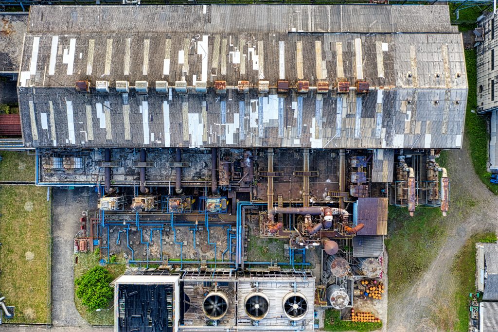 Photo by Tom Fisk: https://www.pexels.com/photo/industrial-facility-with-rusty-warehouses-with-pipes-6060195/

Kesimpulan