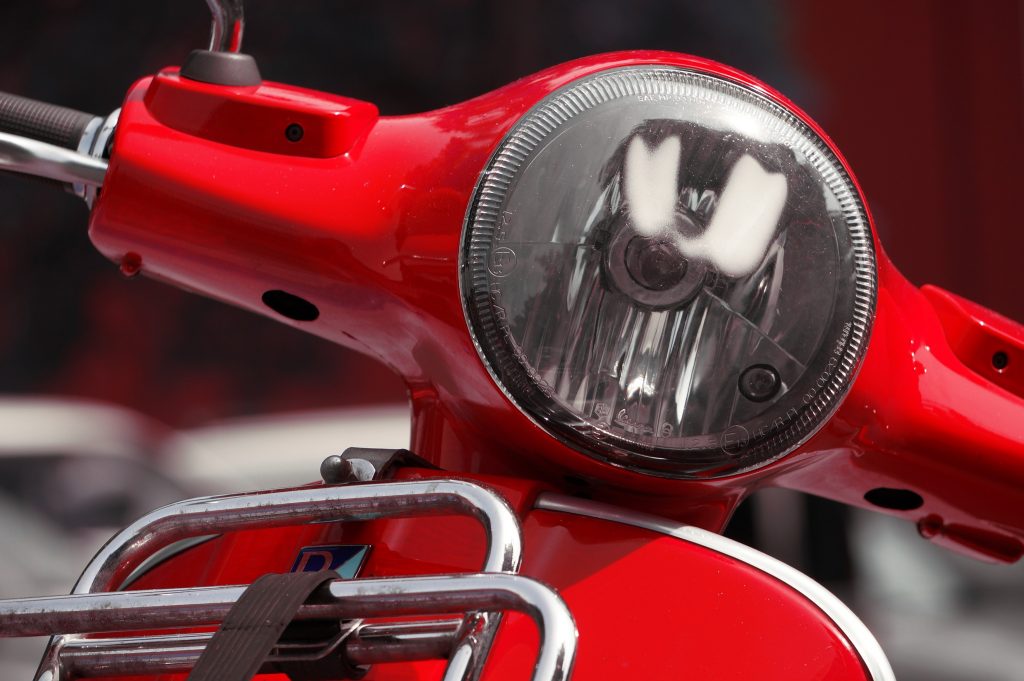Photo by Pixabay: https://www.pexels.com/photo/red-vehicle-motor-scooter-vespa-56889/

Sensor Suhu: Mengapa Penting?