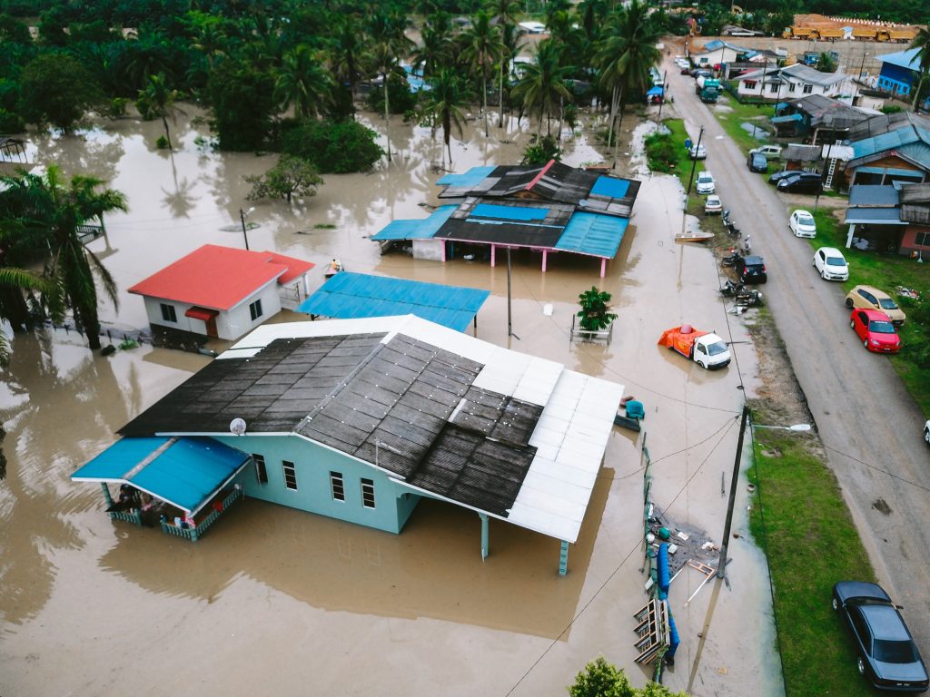 Photo by Pok Rie: https://www.pexels.com/photo/aerial-view-of-flooded-house-14823609/

Keunggulan Sensor Tekanan dalam Pemantauan Banjir