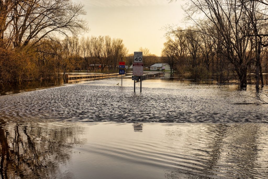 Photo by Tom Fisk: https://www.pexels.com/photo/flooded-river-at-dawn-17682750/

Pentingnya Monitoring Banjir
