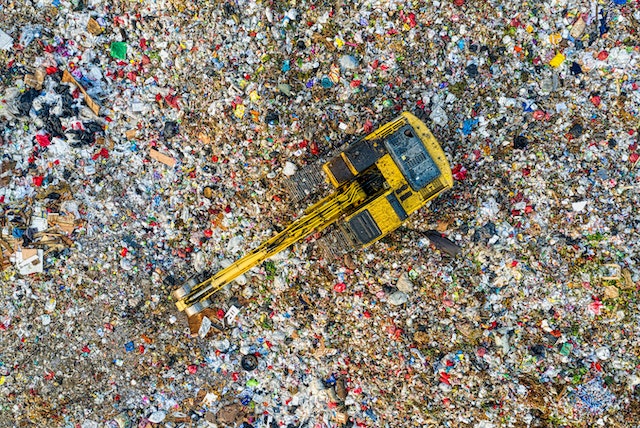 Waste Management
Foto oleh Tom Fisk: https://www.pexels.com/id-id/foto/tpa-dari-pandangan-mata-burung-3181031/
