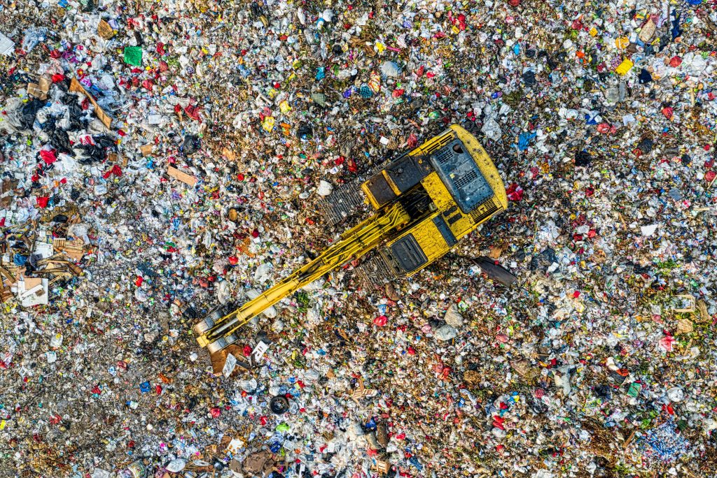 How Waste Sensors Work
Foto oleh Tom Fisk: https://www.pexels.com/id-id/foto/tpa-dari-pandangan-mata-burung-3181031/