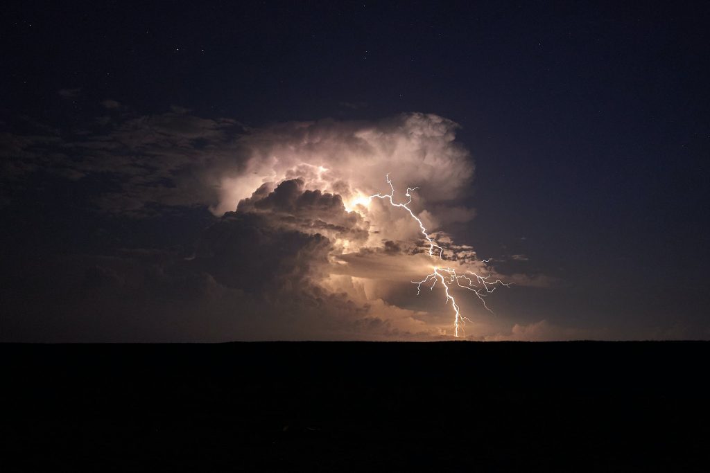 Cara Kerja Anemometer Sensor: Menangkap Kecepatan dan Arah Angin

Foto oleh Сергей Леденёв: https://www.pexels.com/id-id/foto/awan-cuaca-badai-hujan-badai-8956453/