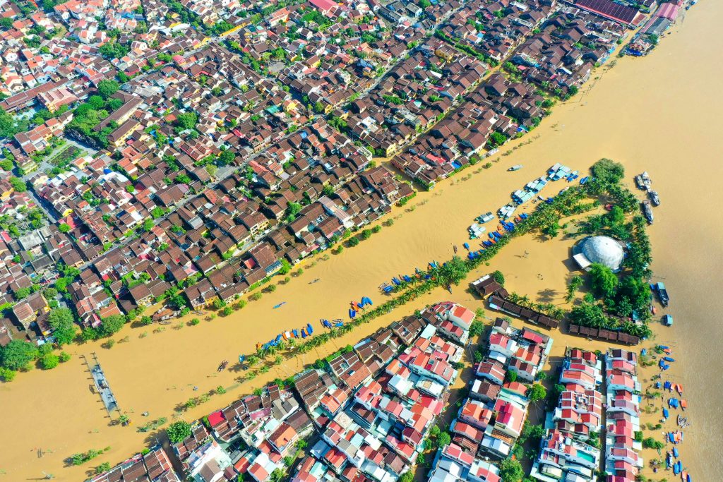 Advantages of Flood Monitoring via Smartphone 

Photo by Pok Rie: https://www.pexels.com/photo/flood-in-village-14823613/